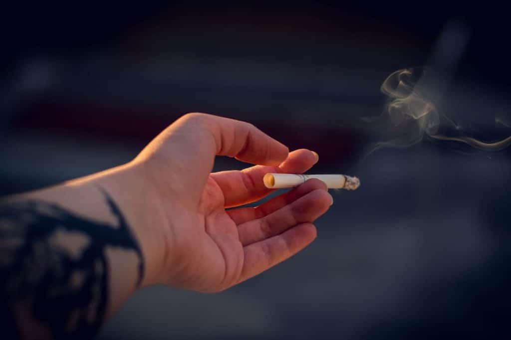 Smoking-contributes to teeth staining